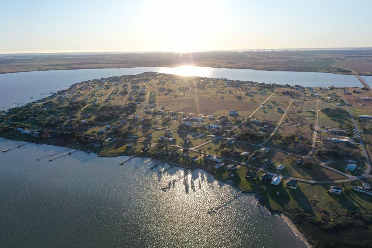 Cape Carancahua Community